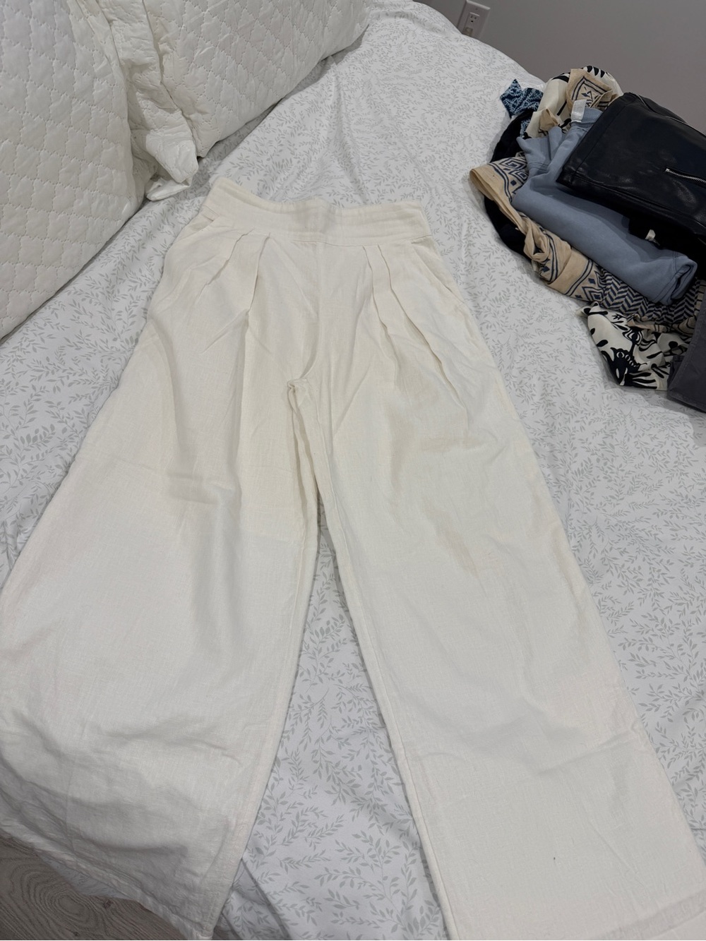 Abercrombie & Fitch Cream Wide-Leg Pleated Pants